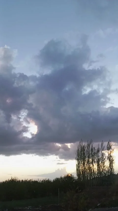 Dramatic Dark Storm Clouds Moving over Mountains in Quetta - 4K Vídeos de archivo 331956105