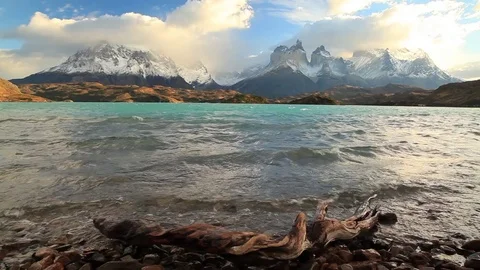 Dramatic dawn in Torres del Paine, Chile 库存影片 75675344