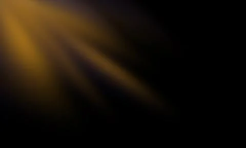 Dramatic diagonal golden light rays and warm lens flare beams on black backgr Illustrazione stock