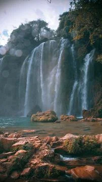 Dramatic dreamy vertical view of the splashing water of the rocky waterfall in t Foto stock