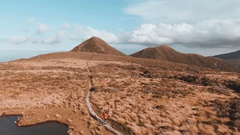 Dramatic drone aerial footage of Mount Taranaki Vídeo Stock 106426966