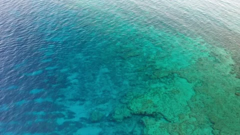 Dramatic Drone Footage of Kukio Beach and its Surroundings Vídeos de archivo 165145953