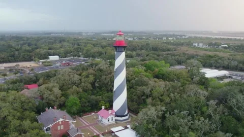 Dramatic drone spiral climbing alongside the black-and-white spiral stripes of Stockbeeldmateriaal 332811528
