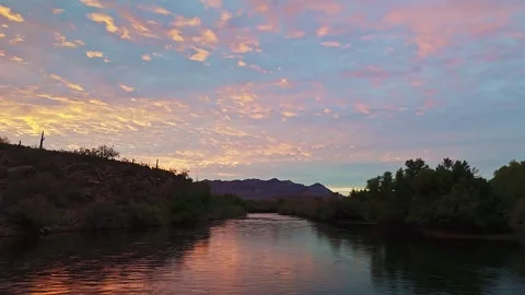 Dramatic Drone View Of The Salt River At Sunrise With Reflections 库存影片 315813258