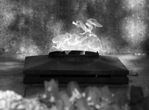 Dramatic eternal flame bokeh background Foto stock