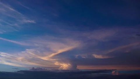  Dramatic Evening Cloud Formation 4K Timelapse Vídeo Stock 79110803