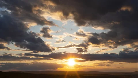 Dramatic evening sky with clouds and bright sun. Dark sunset in a cloud Video stock 189994521