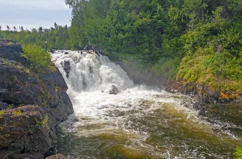 Dramatic Falls in the North Woods Stockfoto's