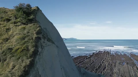 Dramatic flysch formations on the Sakoneta beach coast in Basque Country 스톡 동영상 334258026