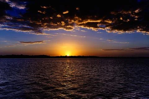 Dramatic gold and blue sunset seascape. Foto stock