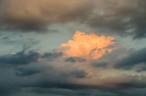 Dramatic Golden Cloud at Sunset Sky Foto stock