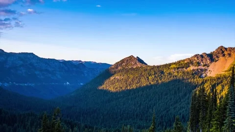 Dramatic Golden Hour Light on Naches Peak Loop Trail, Mount Rainier National Par Video stock 332141590