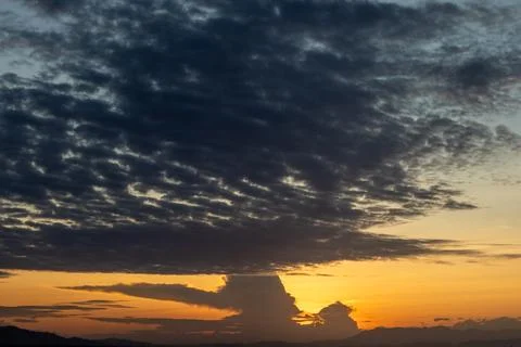 Dramatic Golden Sunset Over Mountain Silhouette Фото