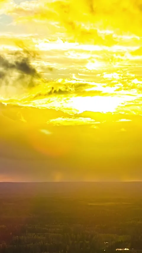 Dramatic golden sunset timelapse Latvia stormy sky sun rays clouds landscape Vídeos de archivo 336721649
