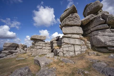 Dramatic granite stacks at Staple tors Dartmoor 库存照片