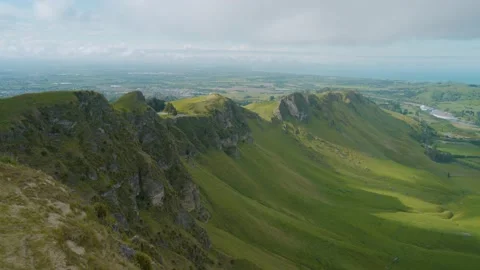 Dramatic green hill landscape of Te Mata Park New Zealand Vidéo 228131413