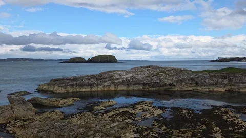 Dramatic Irish seascape timelapse with rugged rock moving clouds Vídeos de archivo 316831566