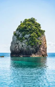 Dramatic karst limstone in the coast of Pacific Ocean in Nachikatsuura, Wak.. Foto stock