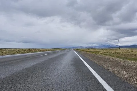 Dramatic Landscape. Asphalt road with markings. Foto stock