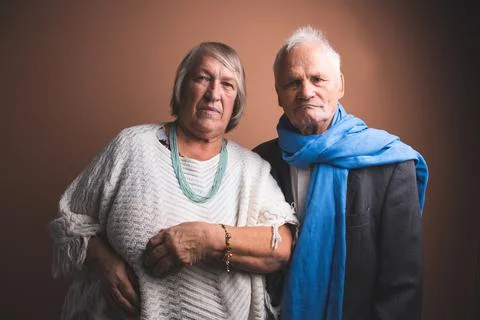 Dramatic light portrait of old couple Foto stock