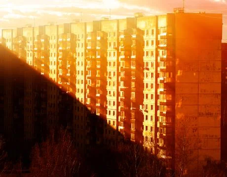 Dramatic light ray illuminating 80s buildings background Foto stock
