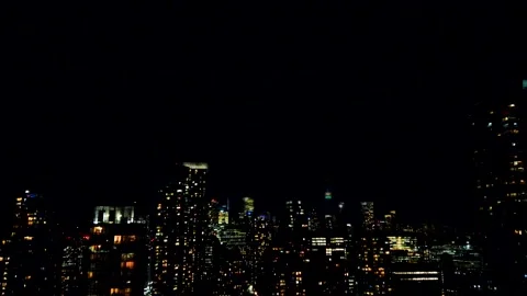 Dramatic lightning illuminates the dark sky over the Toronto skyline at night. Stock-Footage 347532926