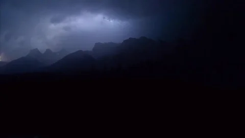 Dramatic lightning storm in Canadian rocky mountains at night Stock Footage 125209932