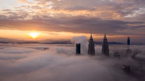 Dramatic low cloud over the city Stock Footage 121861468
