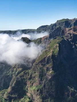Dramatic Madeiran Mountain Peaks and Clouds - Vertical view of rugged volca.. Stock-Fotos