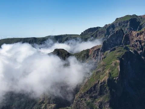 Dramatic Madeiran Mountain Peaks and Clouds - Vertical view of rugged volca.. Stock-Fotos
