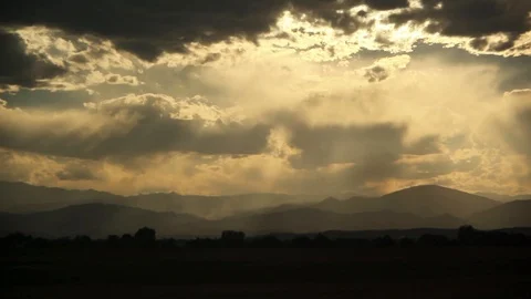 DRAMATIC MOUNTAIN RANGE 스톡 동영상 98566994