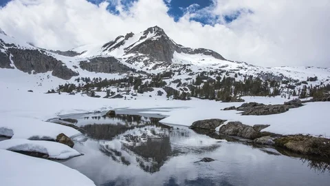 Dramatic Mountain Time-lapse Between Snow Storms Vídeo Stock 93338228