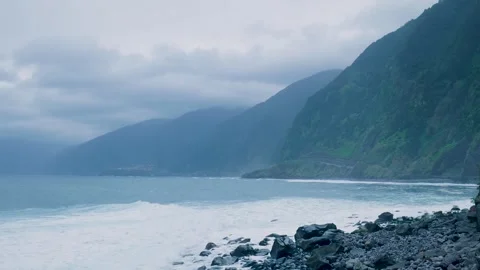 Dramatic northern coast of madeira with powerful ocean waves Stockbeeldmateriaal 333695230