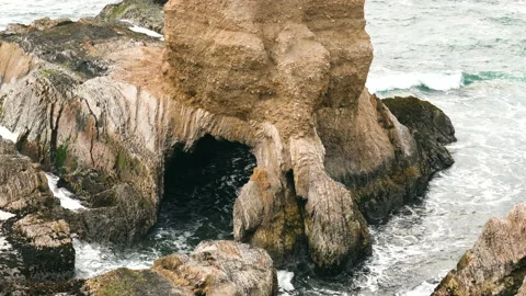  Dramatic ocean bluffs and summits with sweeping views, Montana de Oro, CA Stock Footage 153119504