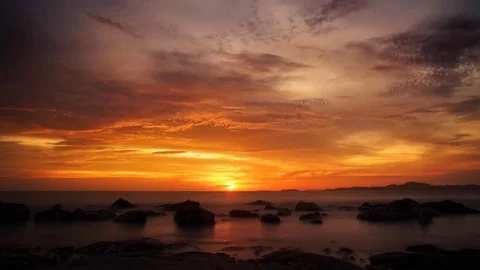 Dramatic ocean sunrise Stock Footage 76489838