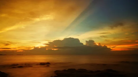 Dramatic ocean sunset with sunrays Stock Footage 52922807