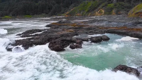 Dramatic Ocean Waves Crash on Rugged Cape Perpetua Shoreline, Oregon Coast Stock Footage 326716019