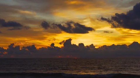 Dramatic Orange Sky at Sunset over Tropical Sea 库存影片 85550986
