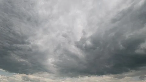 The Dramatic Overcast Skies with Dark Clouds Create an Unforgettable Visual Expe 스톡 사진