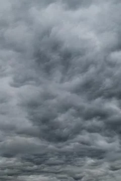 Dramatic overcast sky with dark storm clouds Stock-Fotos