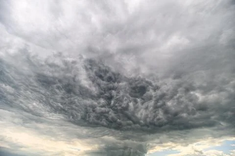 A Dramatic Overcast Sky filled with Thunderstorm Clouds, creating an intense atm Foto stock