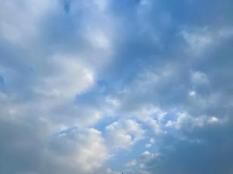Dramatic Overcast Sky with Soft Golden Sunlight Breaking Through the Dark Clouds Foto stock