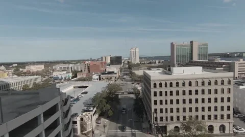 Dramatic pan flying in jacksonville florida Video stock 189810358