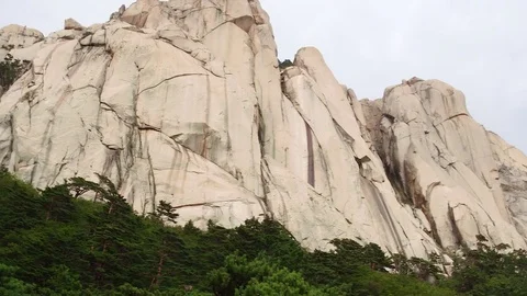 Dramatic pan of massive granite mountain rock face 库存影片 75548708
