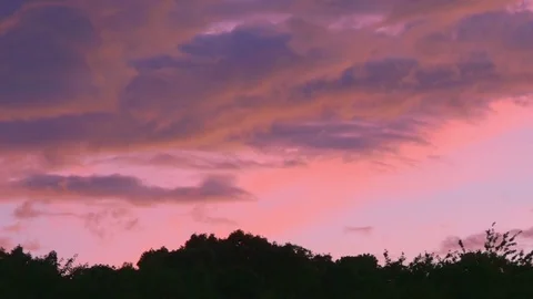 Dramatic pin, violet sunset over mountain in real time Video stock 78555487