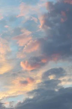 Dramatic pink and blue cloudscape over Burbank California 库存照片