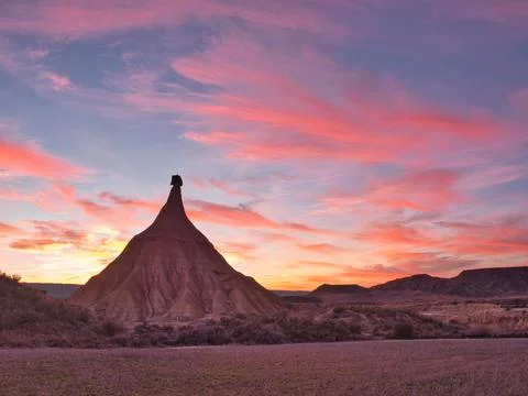 Dramatic pink and orange sky over Castil de Tierra - Surreal semi-desert la.. Foto stock