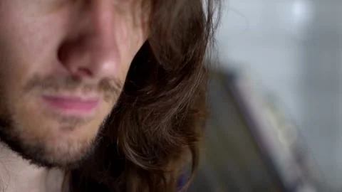 Dramatic portrait of a man in beautiful lighting Stockbeeldmateriaal 136998094