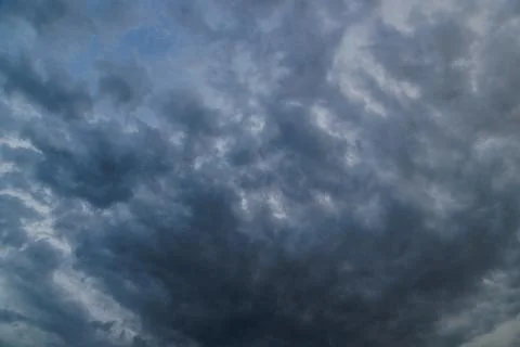 Dramatic pre-storm cloudy sky full-frame background and texture Foto stock