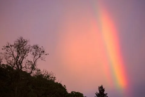 A dramatic rainbow at sunset over Ambleside during stormy weather, Lake Distr Foto stock